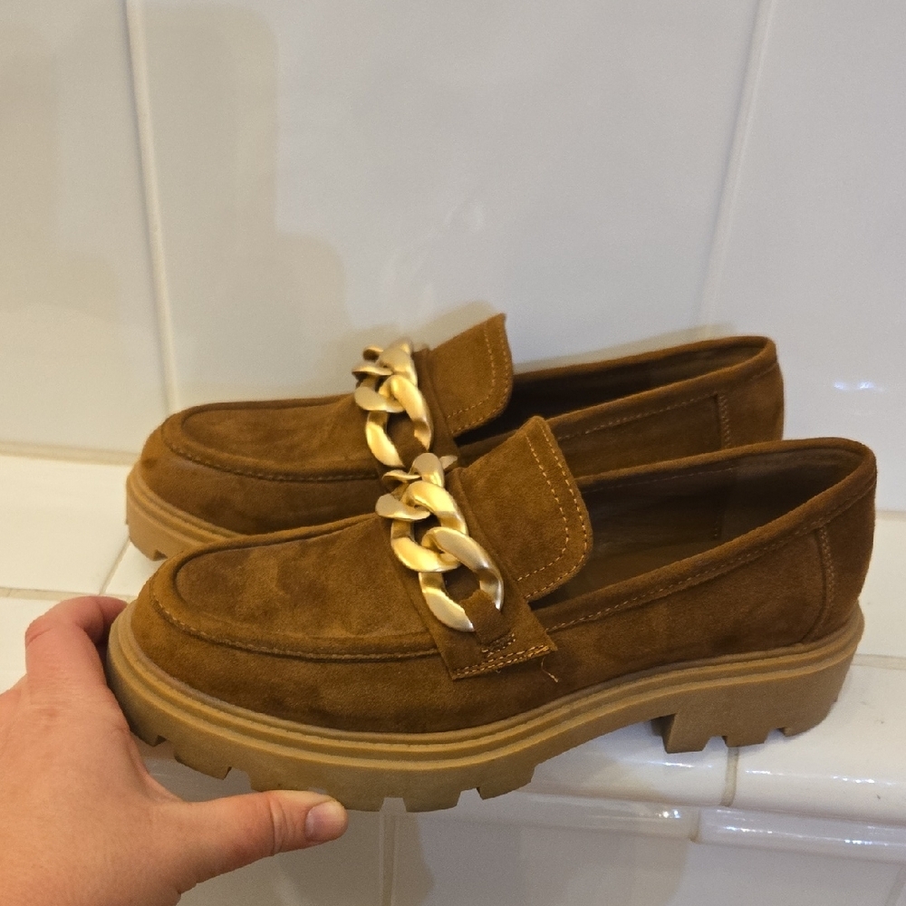 Steve Madden Tan Katherine Loafers with Gold Accent Sz 9